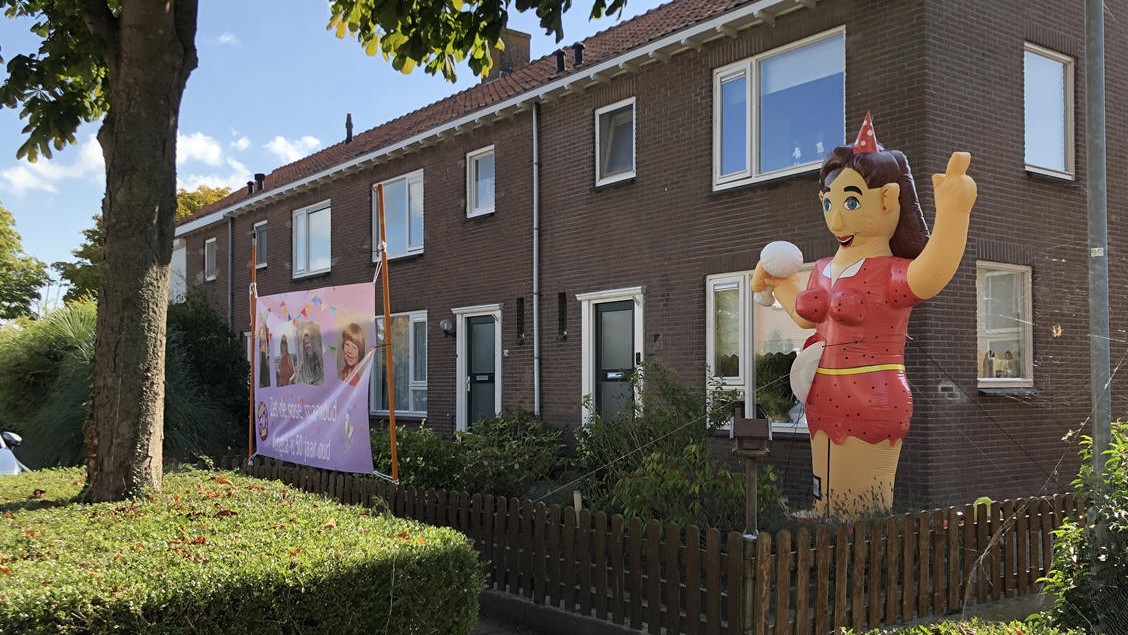 Zet de rosé maar koud, Angela is 50 jaar oud